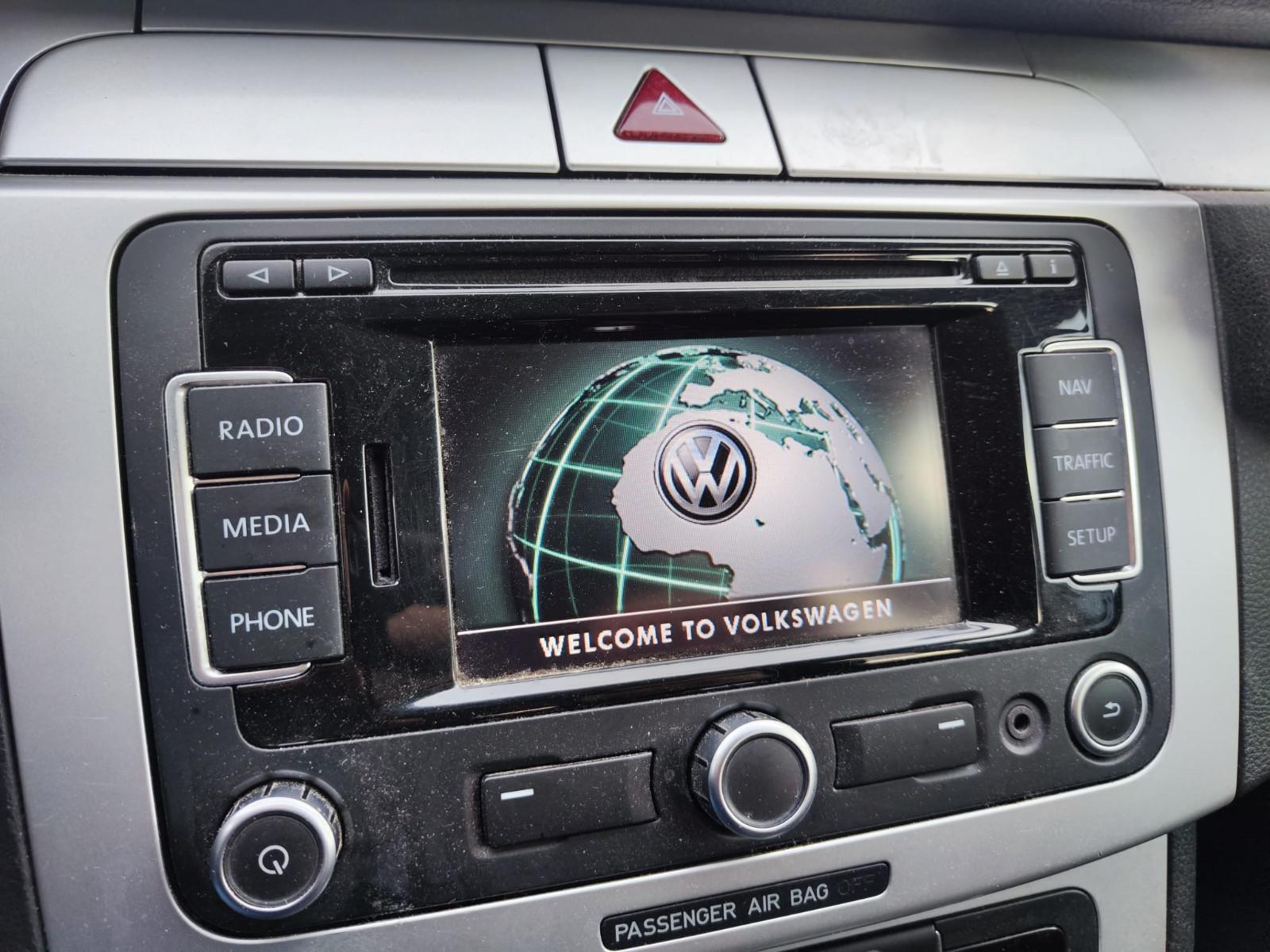Volkswagen Passat 2010 — photo 11