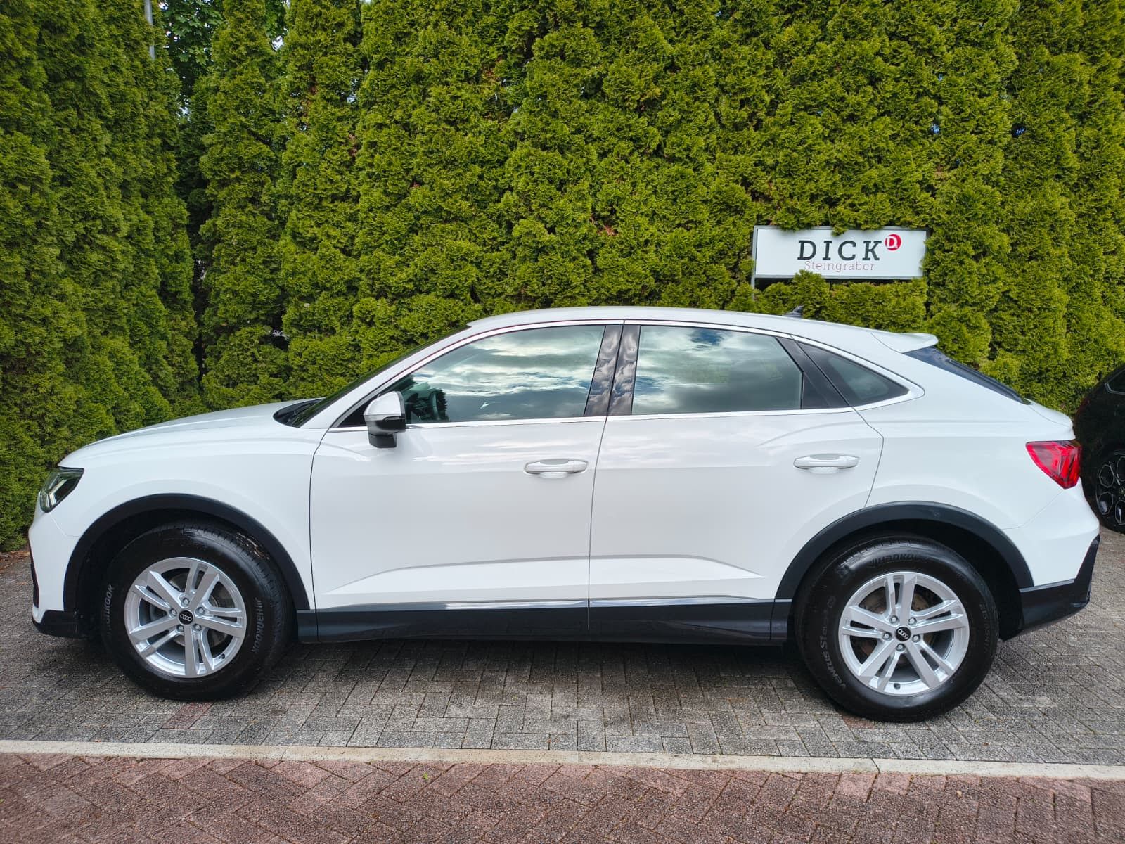 Fahrzeugabbildung Audi Q3 Sportback 35 TDI S-tronic LED+MMI+AHK+SHZ+DSP