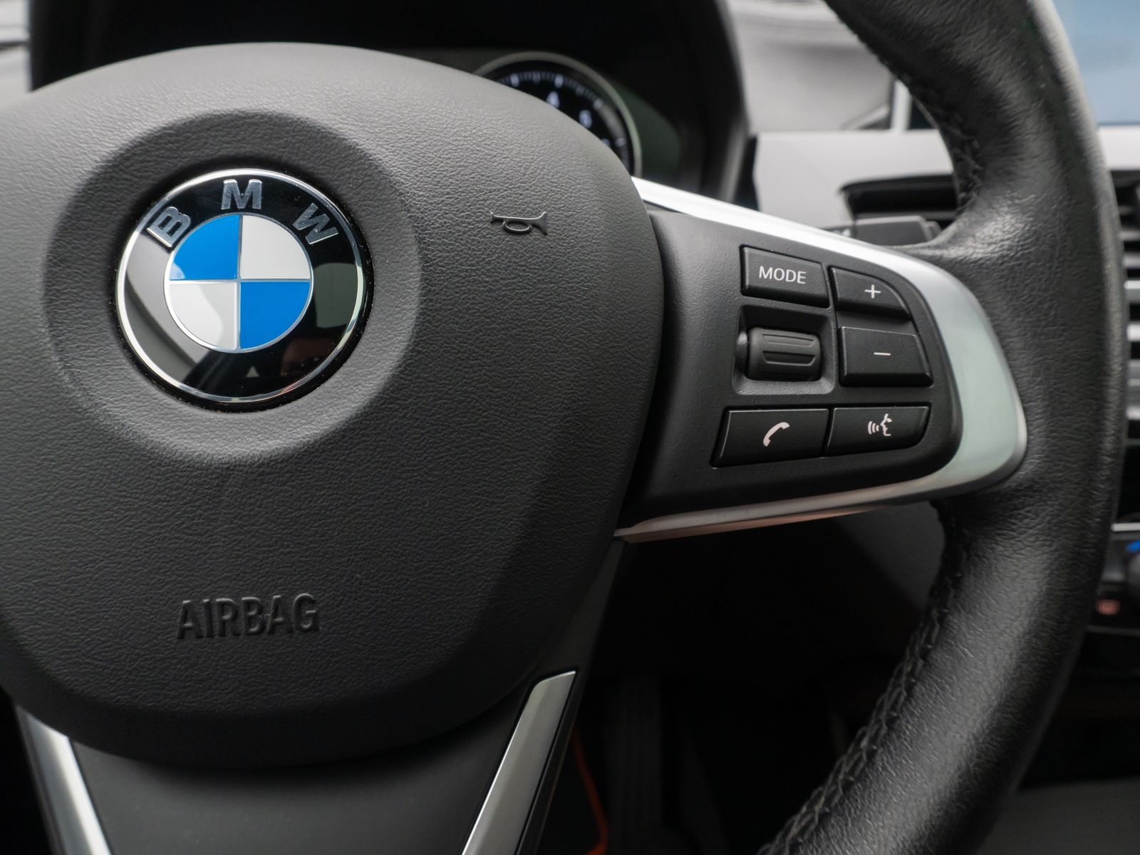 Fahrzeugabbildung BMW X1 xD20i Sport Line Panorama Parkassist DAB HiFi