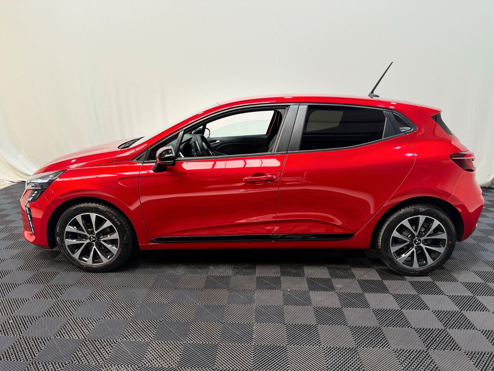 Fahrzeugabbildung Mitsubishi Colt 1.0 Plus / LED / RFK / Apple Carplay