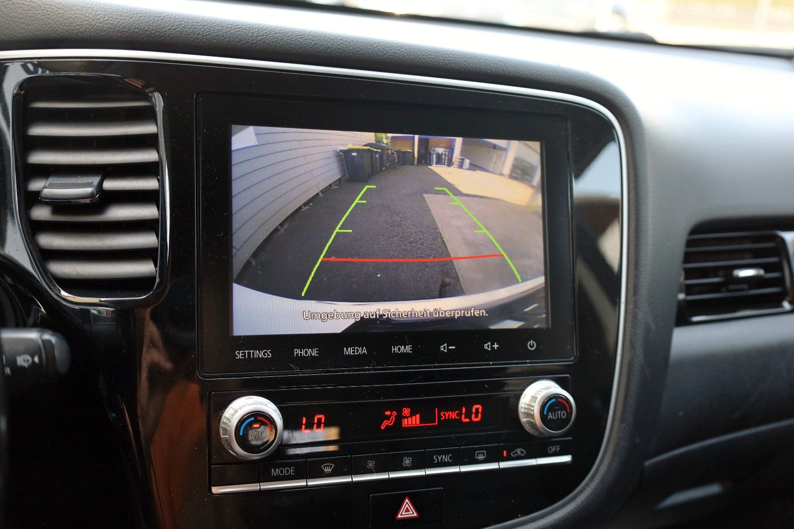 Fahrzeugabbildung Mitsubishi Outlander PHEV 4WD SH,PDC,Kamera,AHK,SR+WR