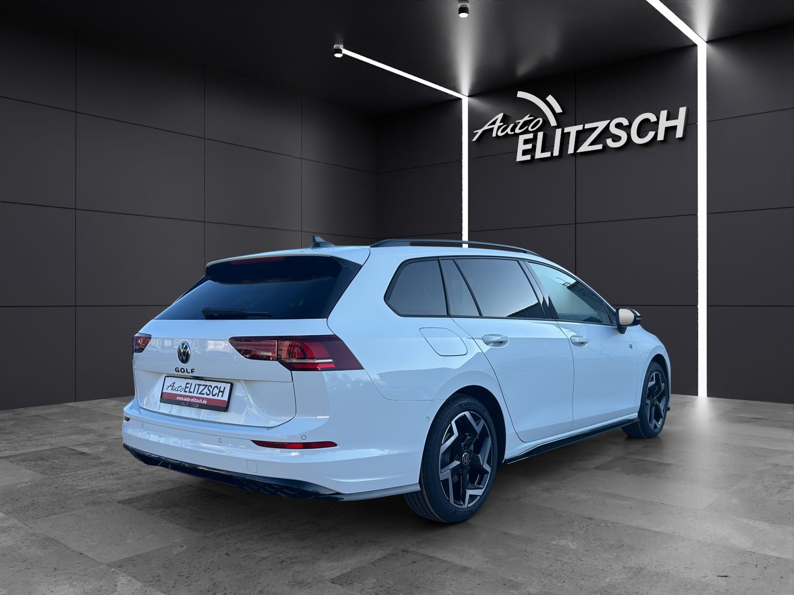 Fahrzeugabbildung Volkswagen Golf VIII Variant R-Line eTSI DSG LED+ ACC AHK S