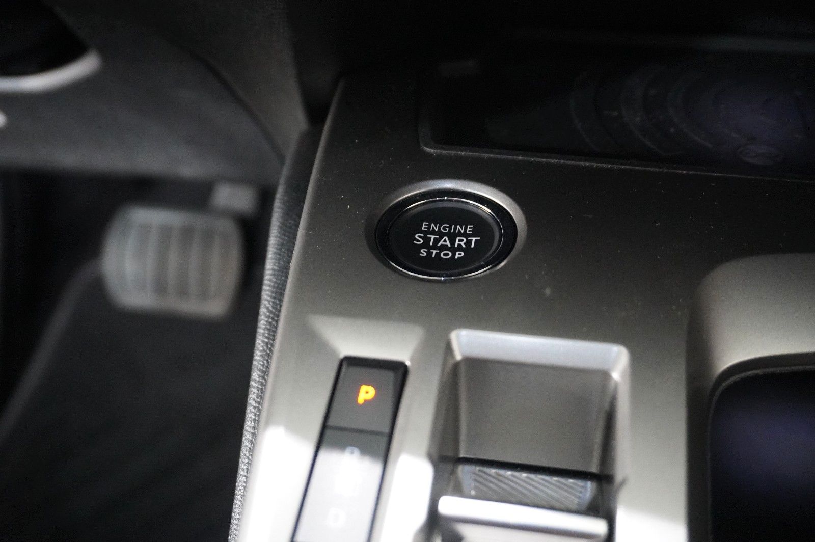 Fahrzeugabbildung Peugeot 308 SW 1.5D ALLURE NAVI/LED/360°/SPORT/SH/VIRT.