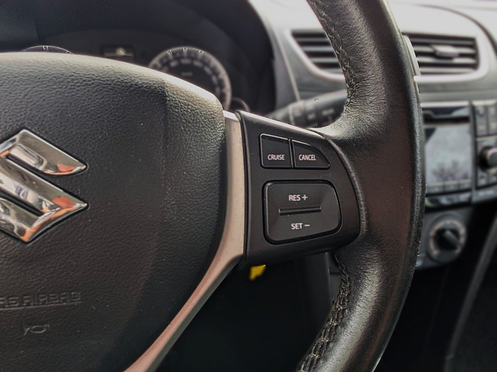 Fahrzeugabbildung Suzuki Swift 1.2 KLIMA TEMPOMAT ALLWETTER AHK ALU