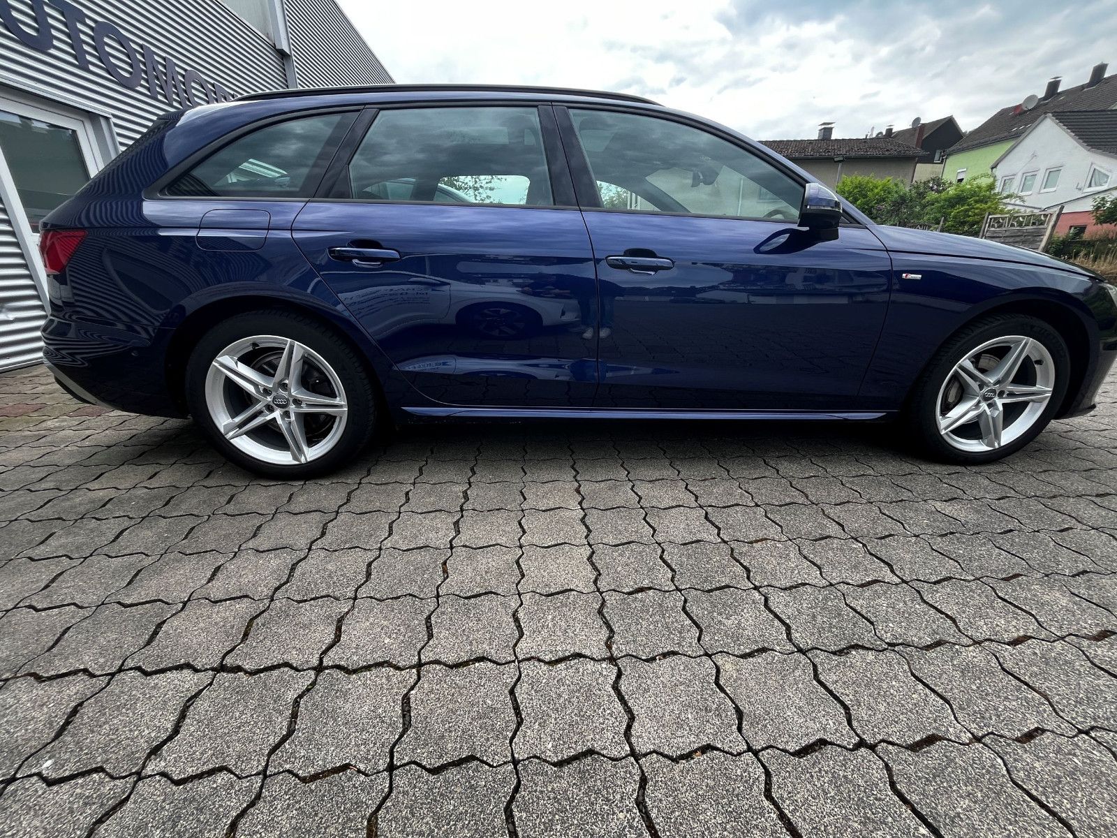 Fahrzeugabbildung Audi A4 Avant 40 TDI S line LED PANO NAVI SHZ KAM AHK