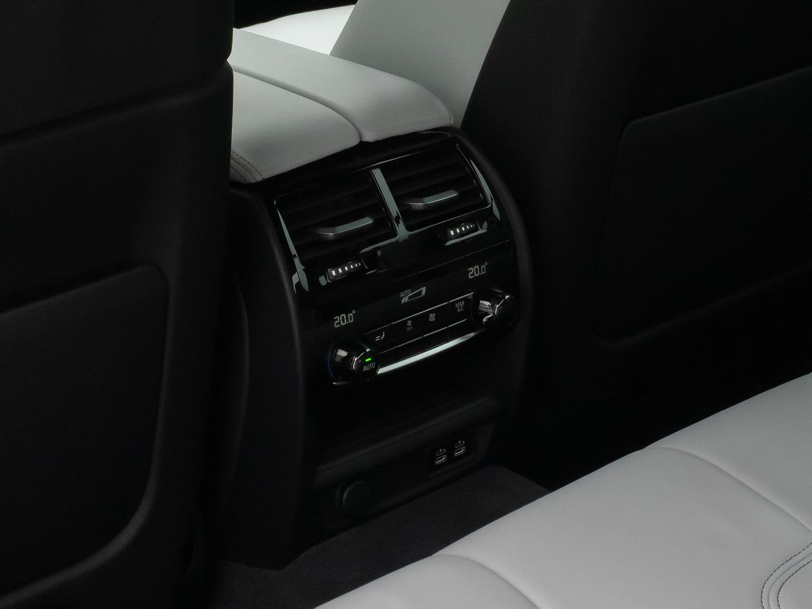 Fahrzeugabbildung BMW M5 Competition xD Kamera HUD DAB B&W SoftCL 20"