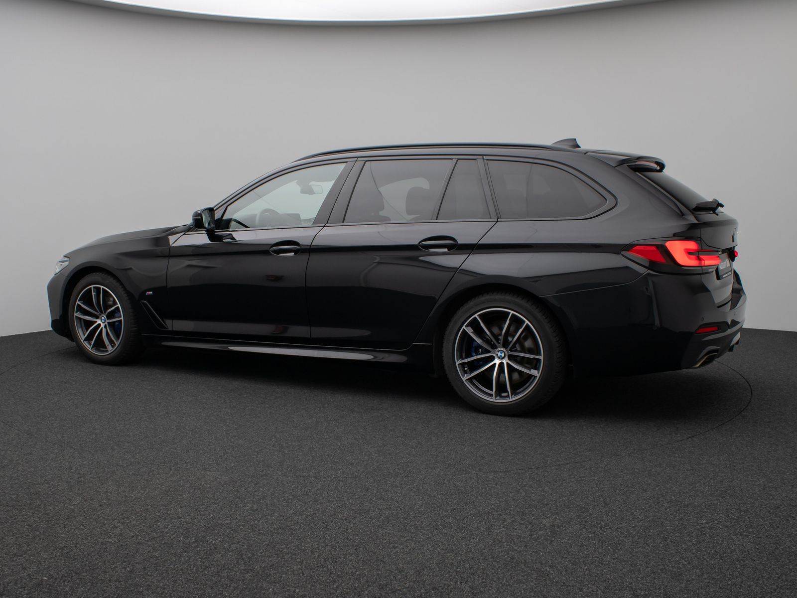 Fahrzeugabbildung BMW 530d  M Sport Panorama Kamera Laser HUD DAB HiFi