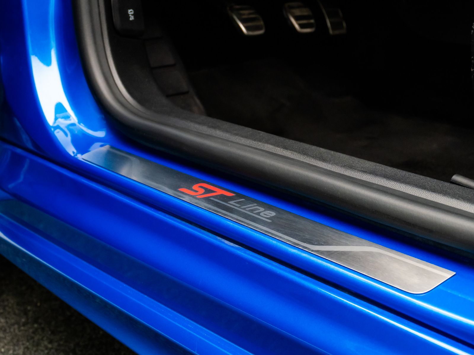 Fahrzeugabbildung Ford Focus ST-Line Kamera ACC LED Komfort HiFi Sport