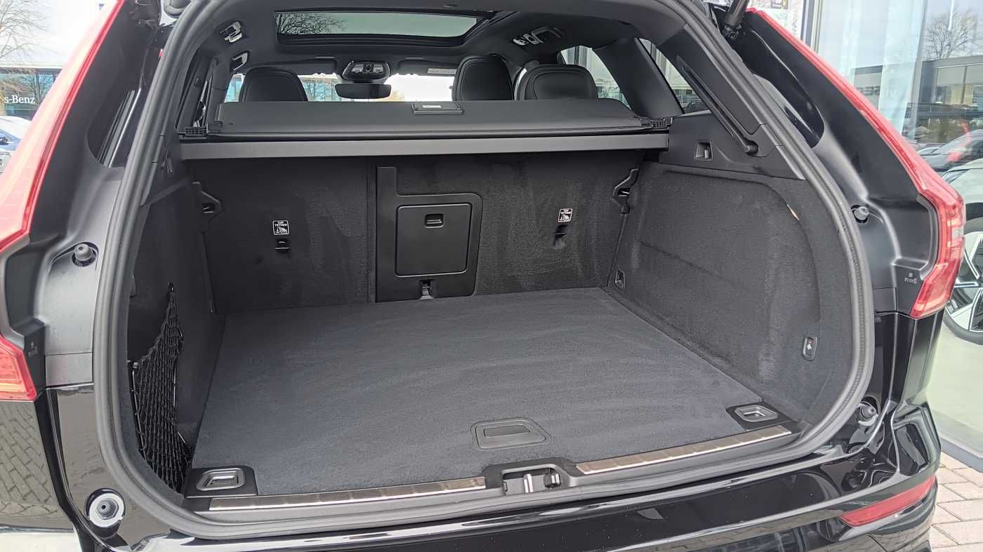 Fahrzeugabbildung Volvo XC60 B5 AWD Plus Black Edition 'AHK, ACC'