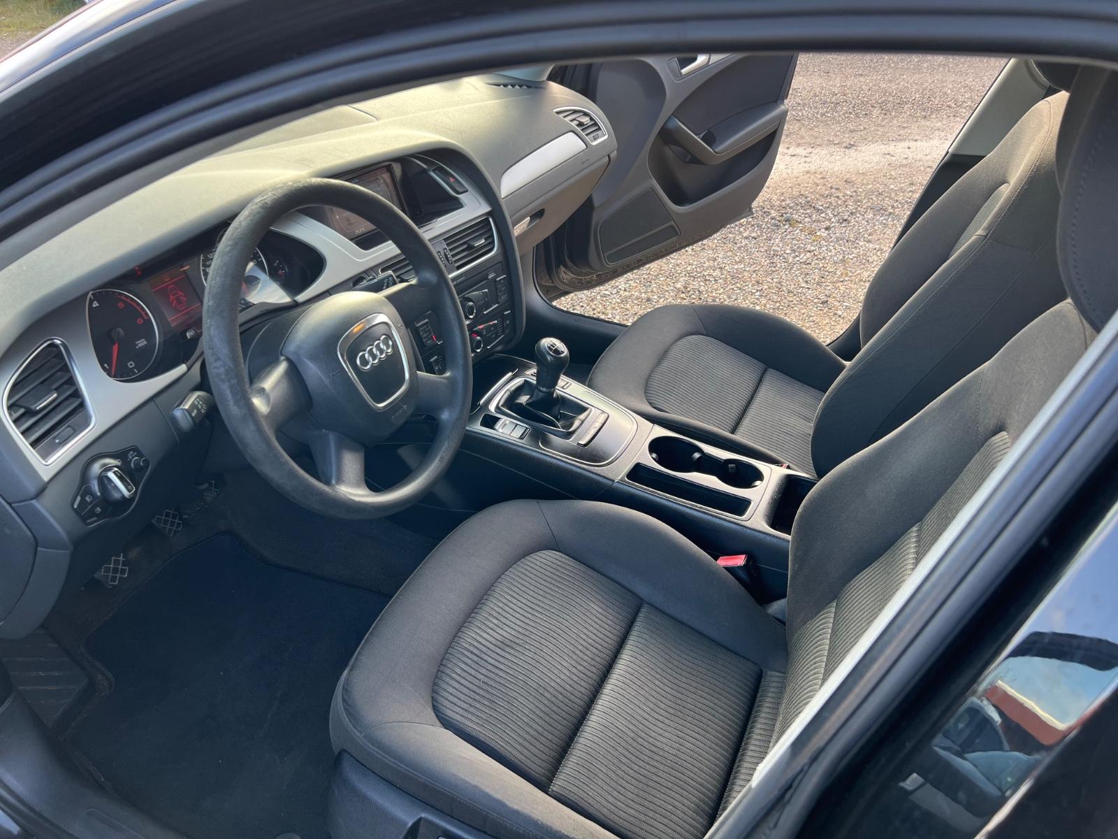 Audi A4 2011 — photo 28