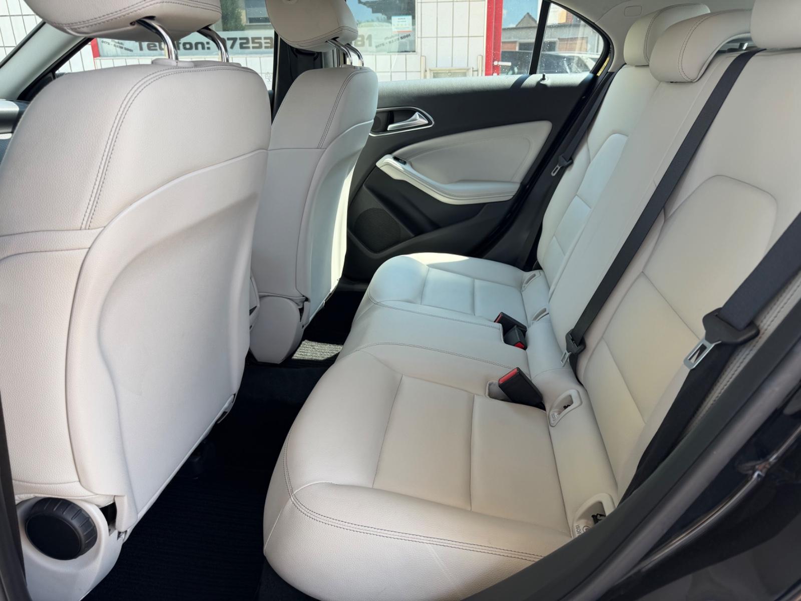 Mercedes-Benz A 250*Leder*NAVI*PTC*Standhzg*Tempomat*Alu18Zoll