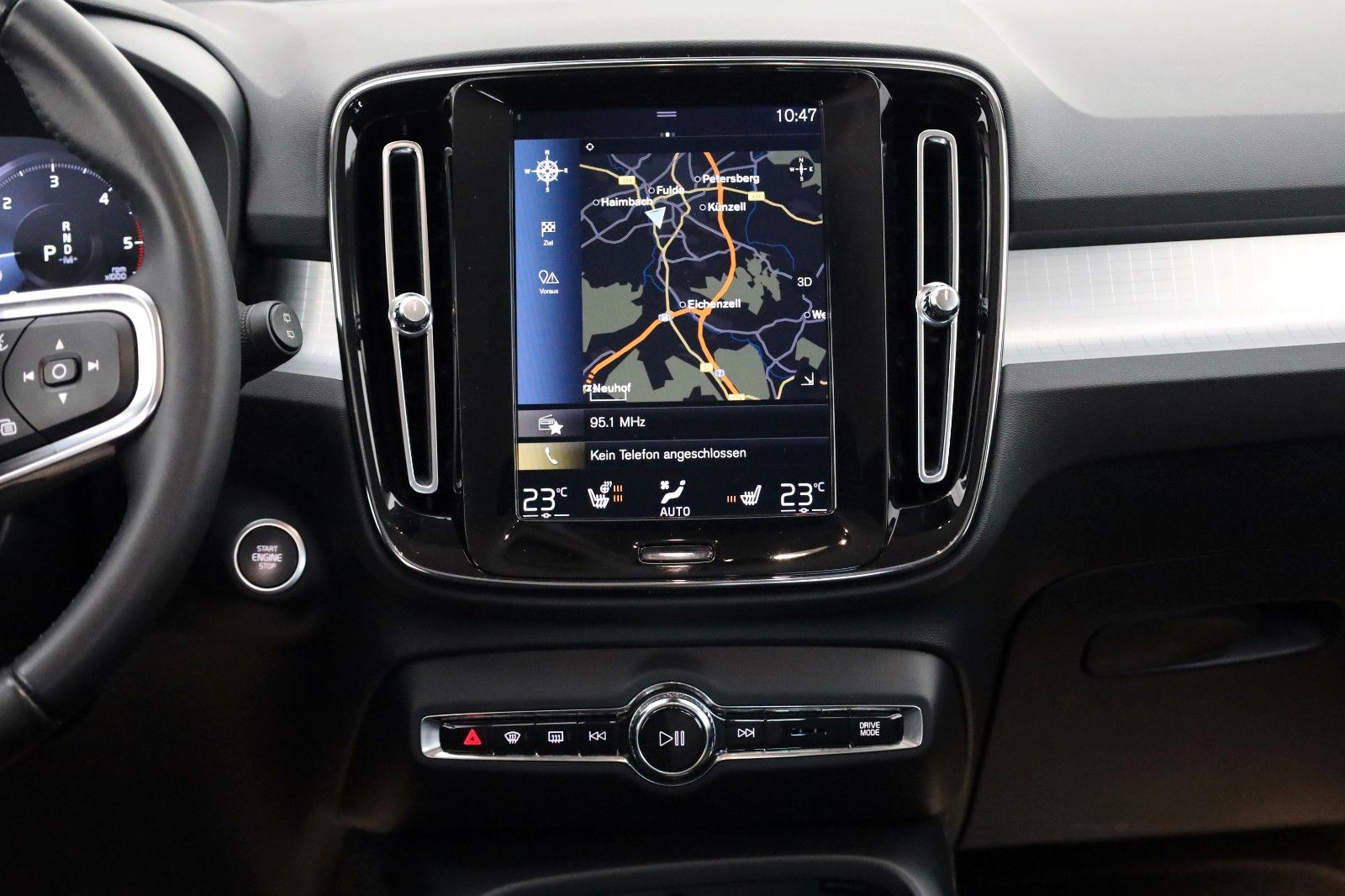 Fahrzeugabbildung Volvo XC40 Momentum Pro Navi,LED,Kamera,SH,Apple Car
