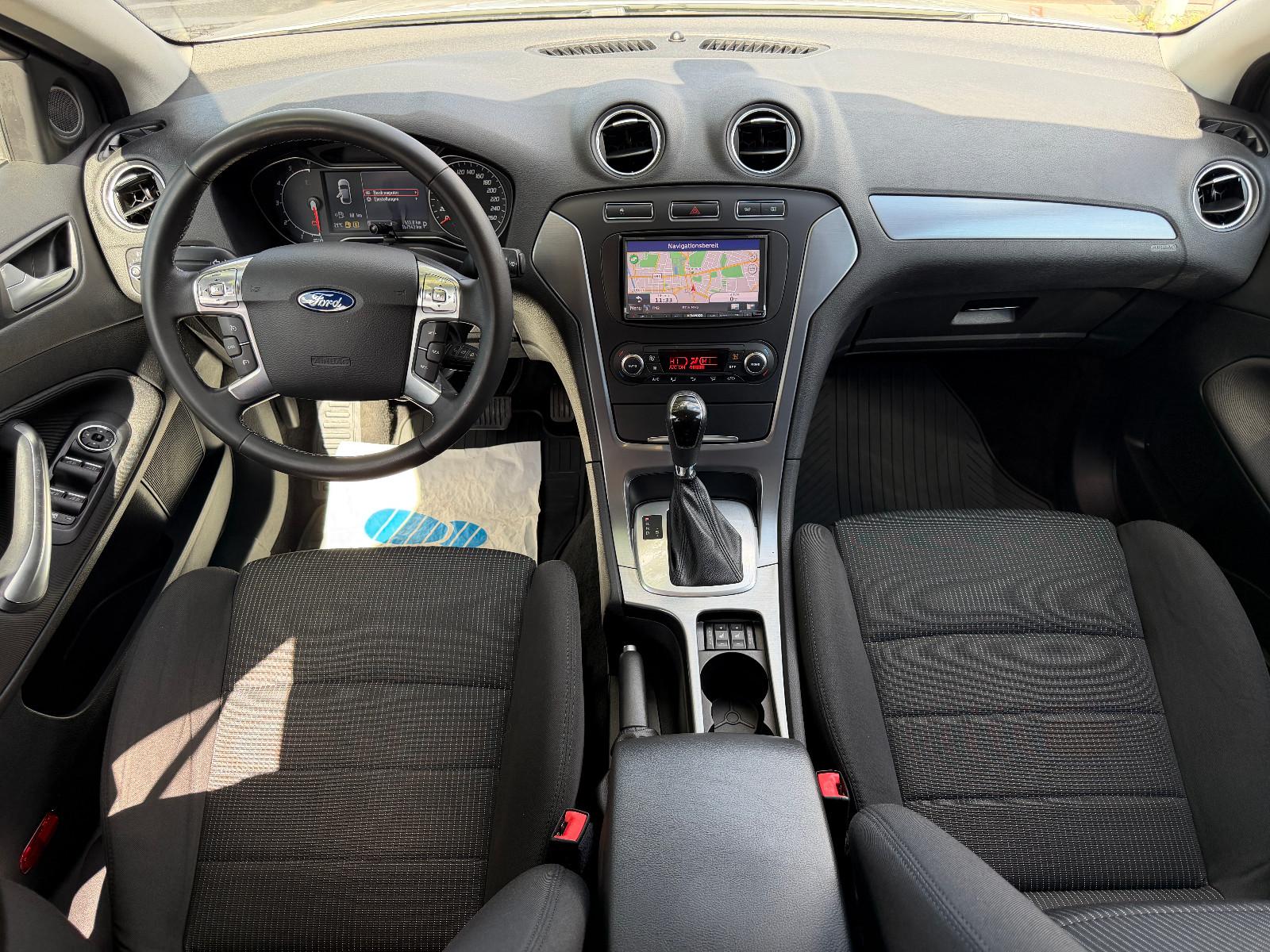 Ford Mondeo 2012 — rear view