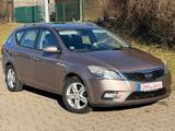 Kia cee'd Sportswagon 1,6 Automatik+Navi+AHK+Alu+PDC - Kia aus 2011: Cee D