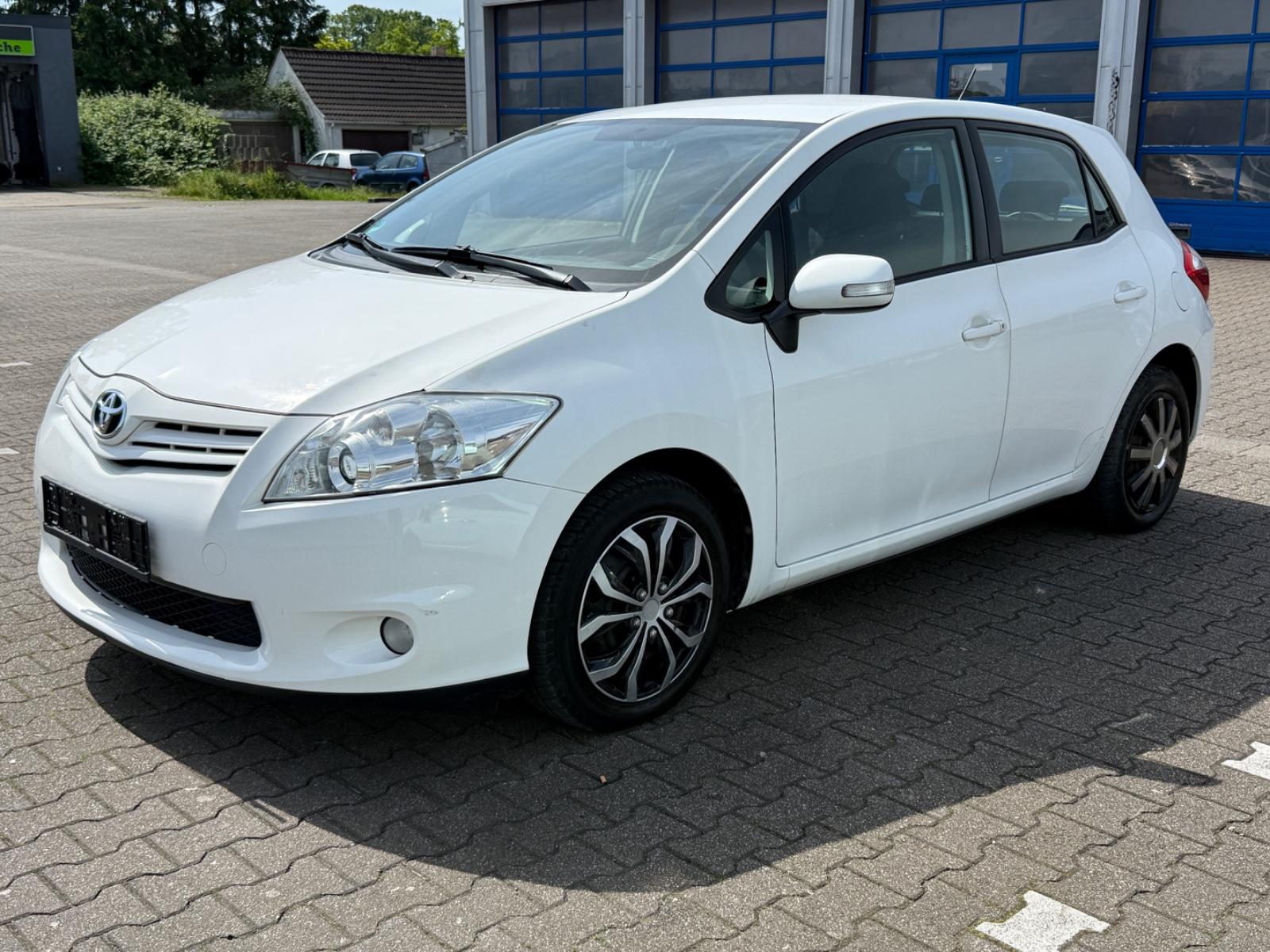Toyota Auris Life+