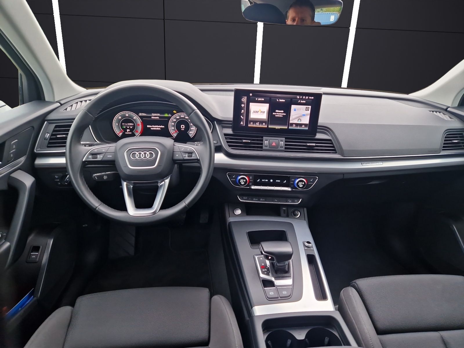 Fahrzeugabbildung Audi Q5 40 TDI quattro S line Navi RearView