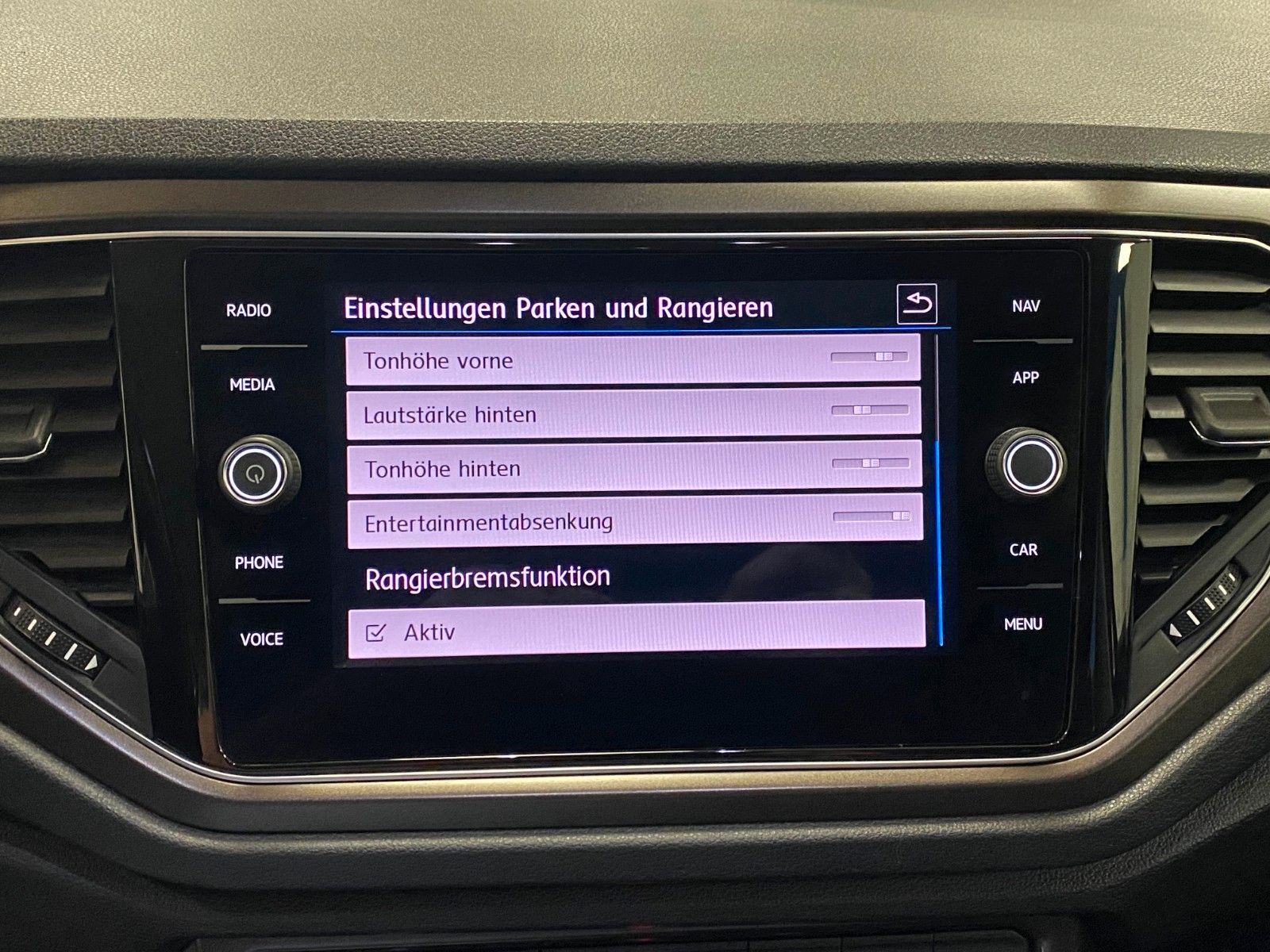 Fahrzeugabbildung Volkswagen T-Roc 1.0 TSI Style+NAVIGATION+SHZ+PDC+17"ALU+++