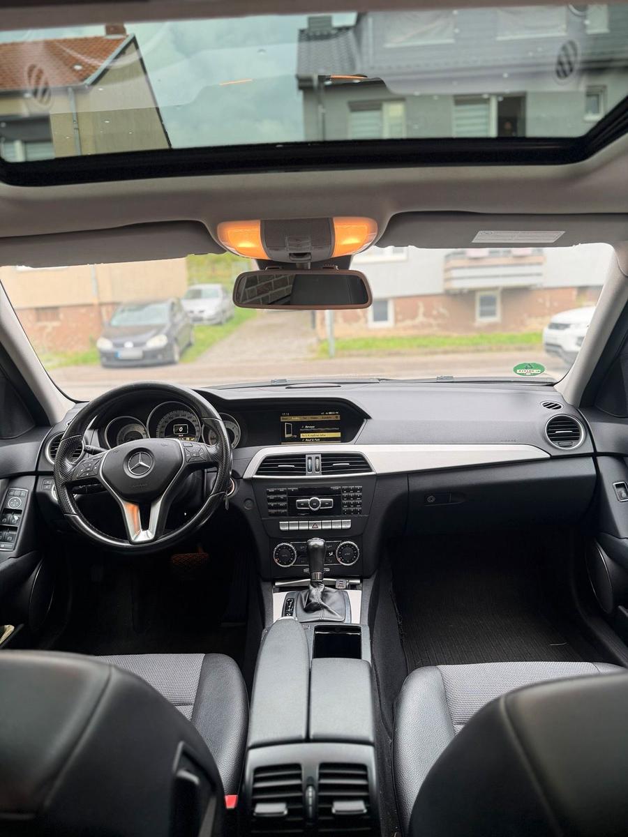 Mercedes-Benz C200 2011 — photo 9