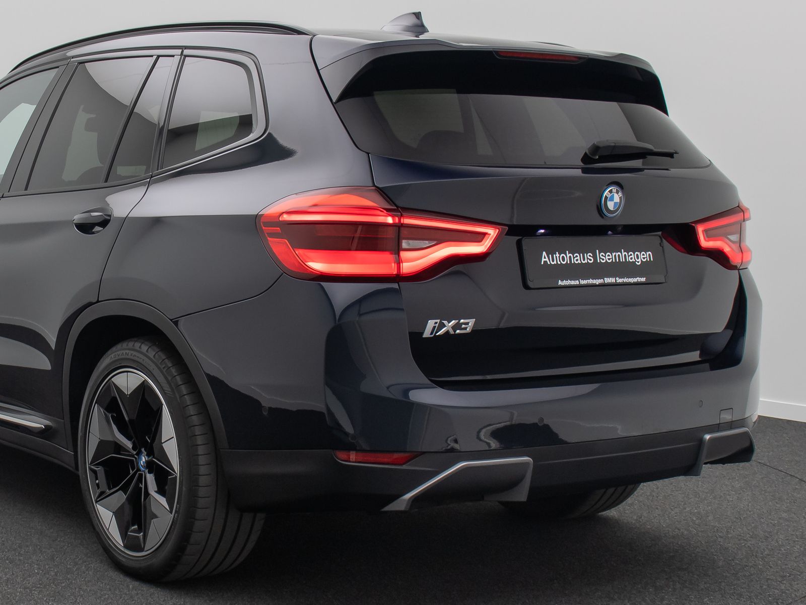 Fahrzeugabbildung BMW iX3 IMPRESSIVE HUD 360°DAB H/K 20Zoll Sport Alar