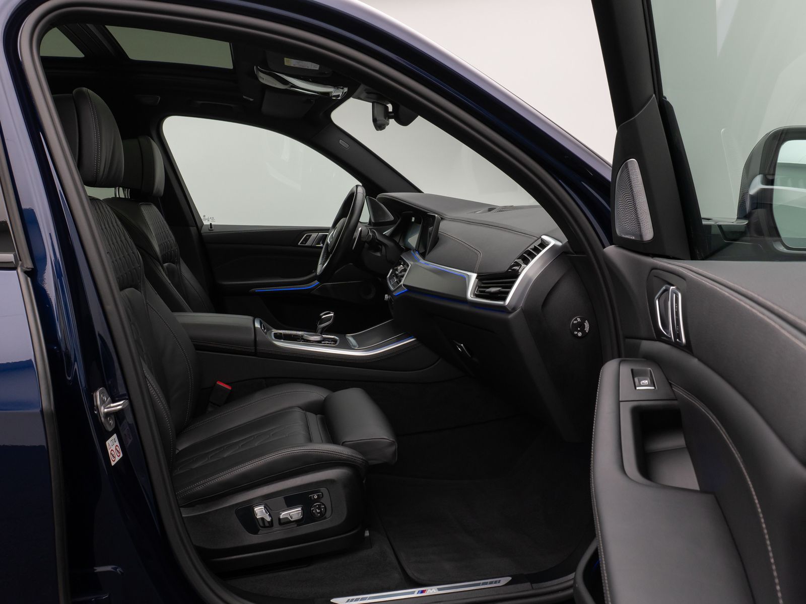 Fahrzeugabbildung BMW X5 xD40i M Sport Panorama 360°Laser HUD DAB B&W