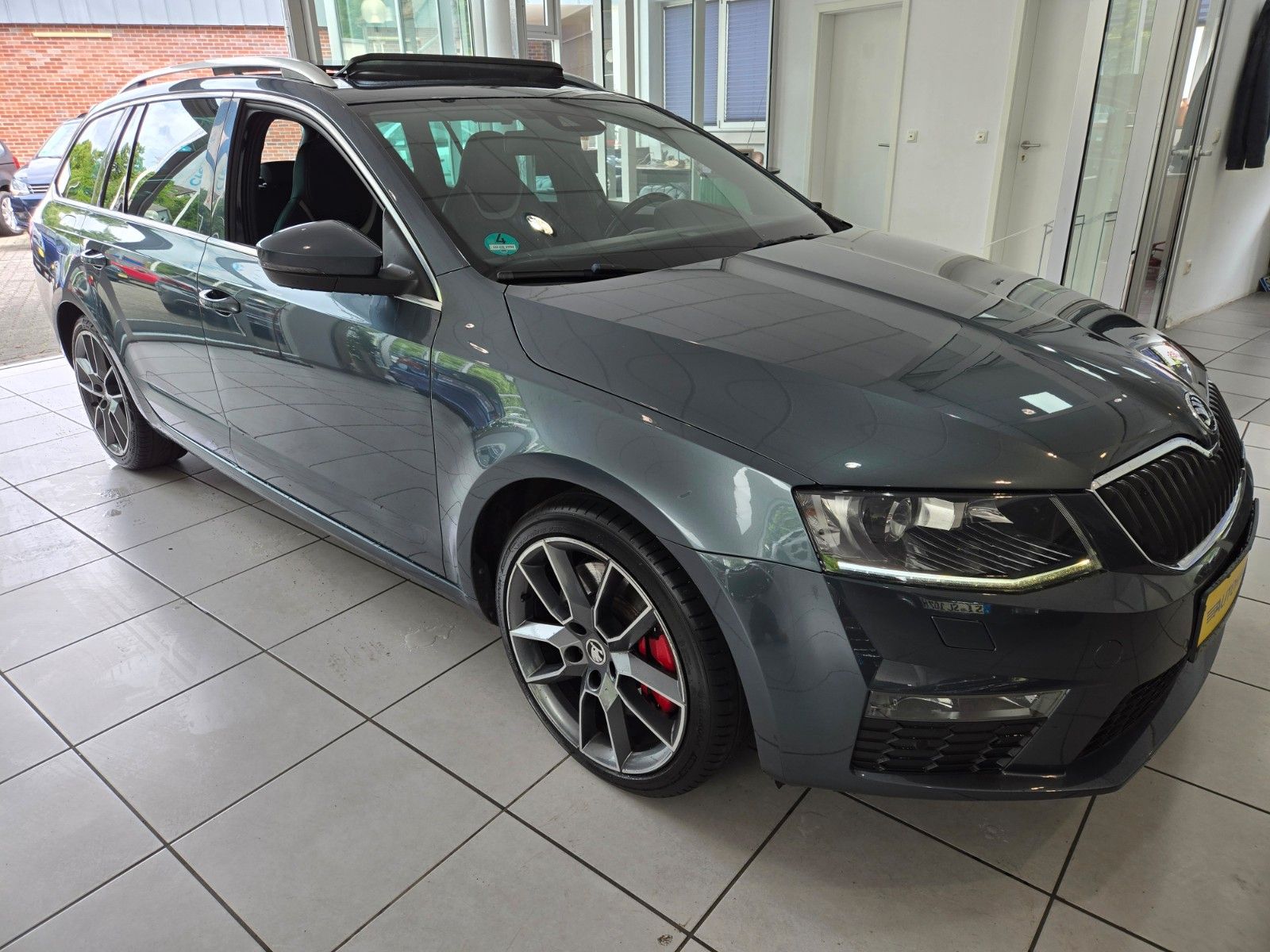 Fahrzeugabbildung SKODA Octavia Combi RS