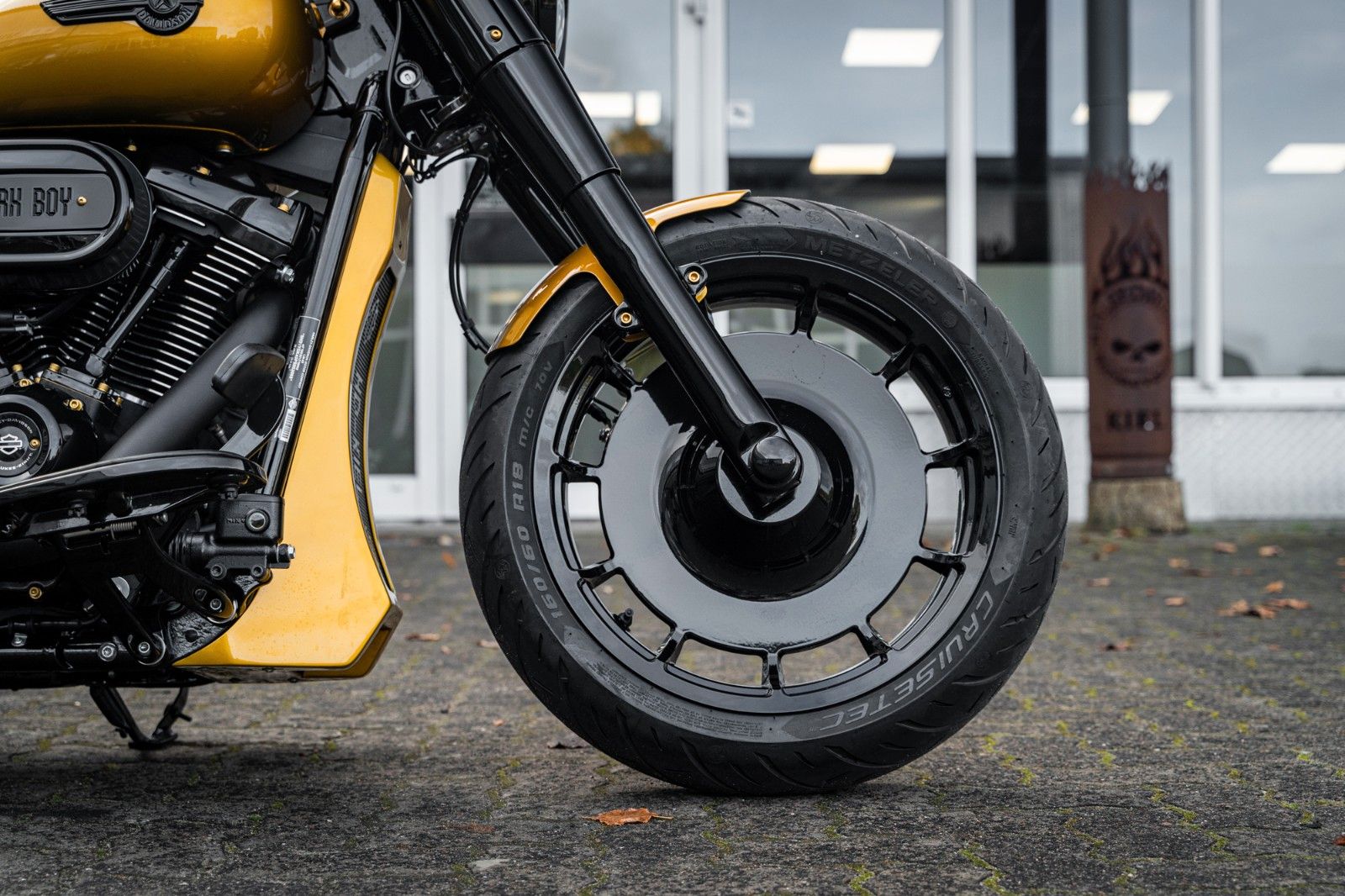 Fahrzeugabbildung Harley-Davidson GOLD DARK FAT BOY FLFBS 114 MY24 - JEKILL&HYDE -