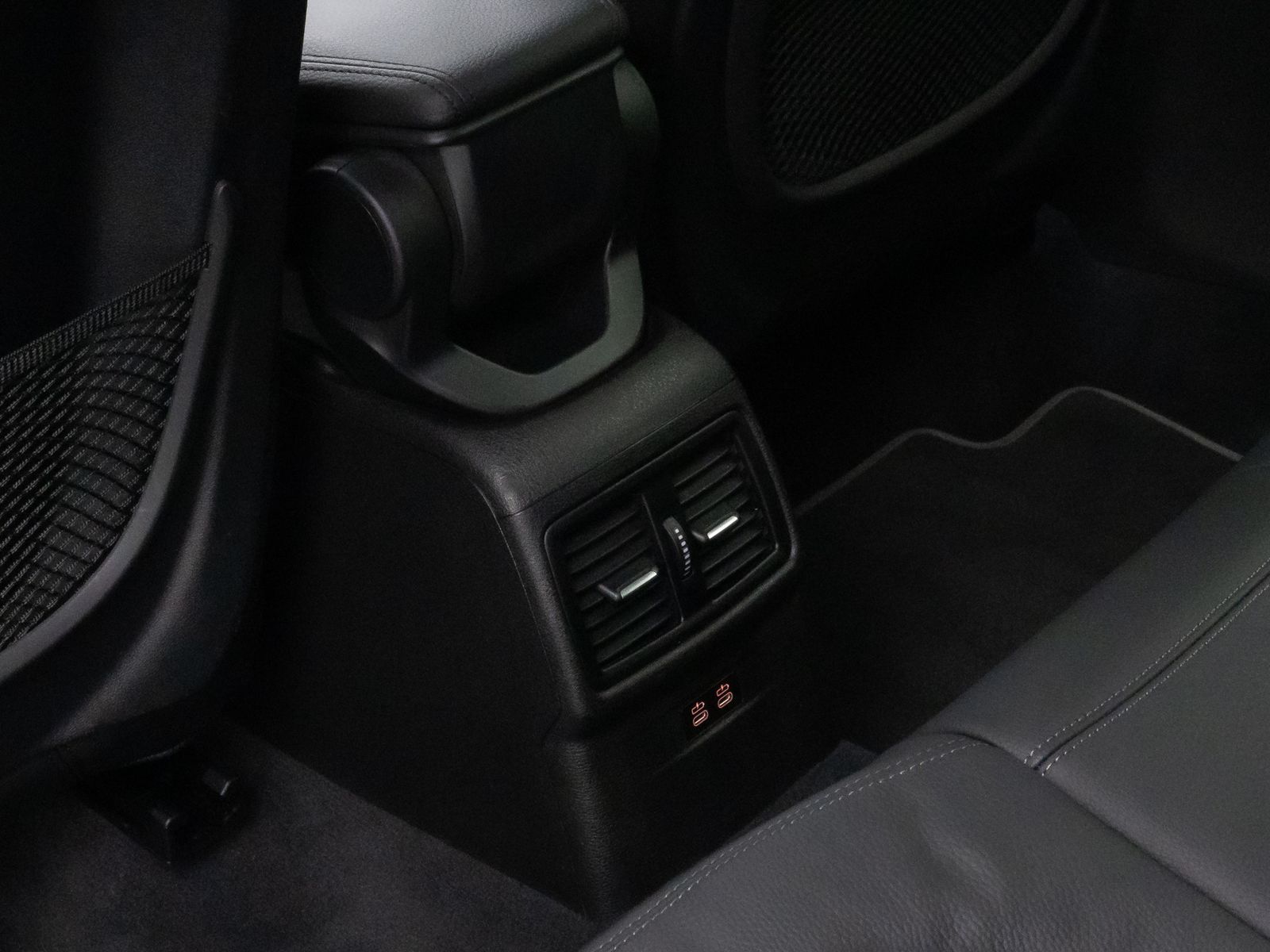 Fahrzeugabbildung BMW X1 sD18d xLine Parkassist HUD DAB Lenkrhzg Alarm