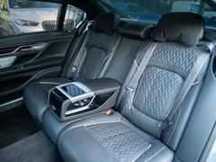 BMW M760 – 33 / 37