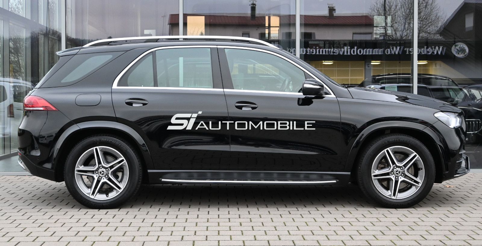 Fahrzeugabbildung Mercedes-Benz GLE 350 de 4MAT. AMG LINE °ACC°AHK°AIRMATIC°HUD°