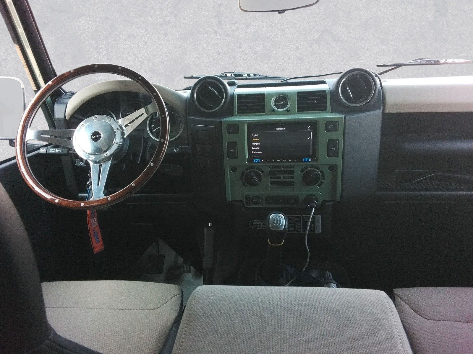 Fahrzeugabbildung Land Rover Defender 110 Heritage Station Wagon
