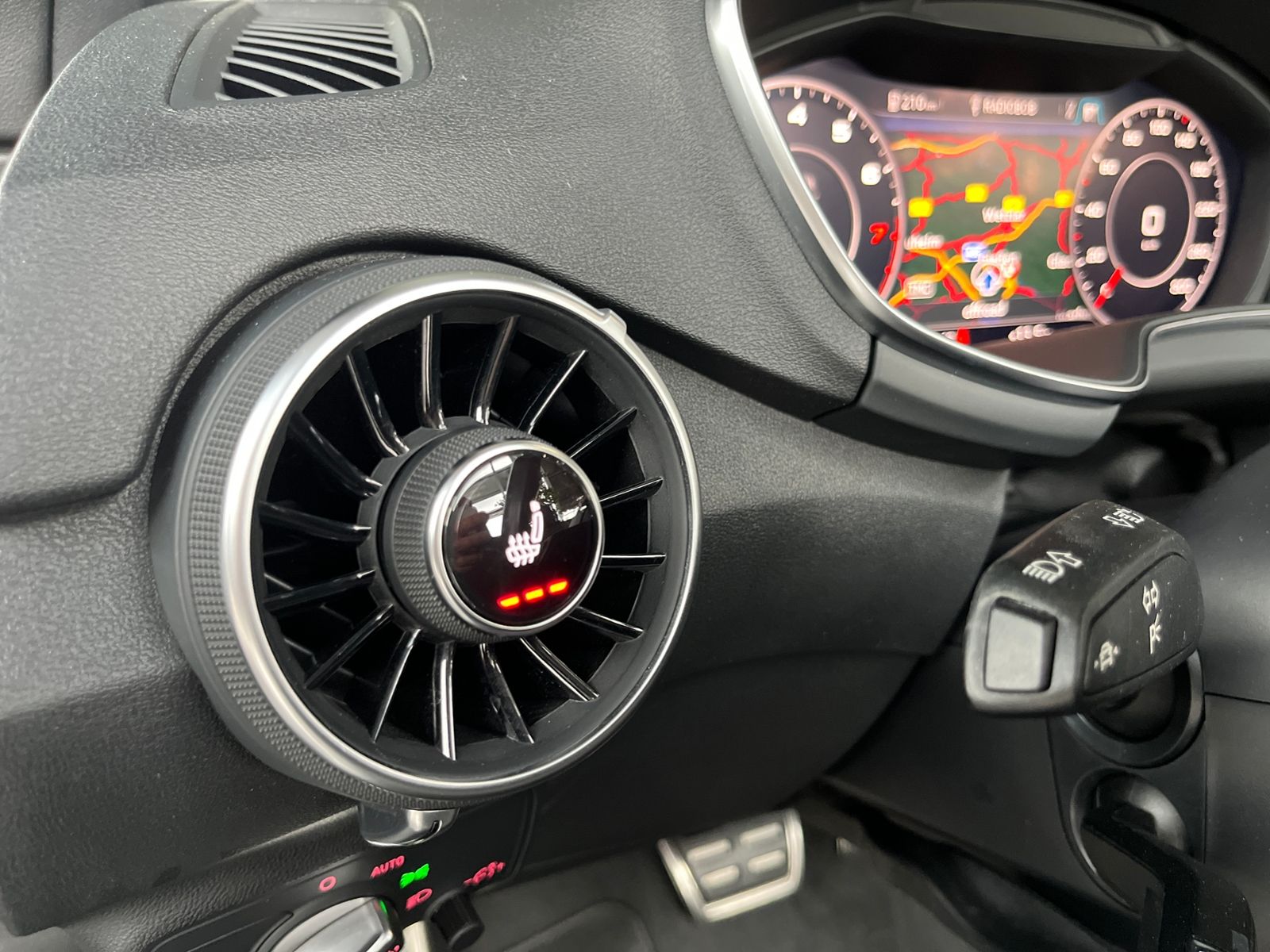 Fahrzeugabbildung Audi TT Roadster  45 TFSI quattro S line S tronic LED