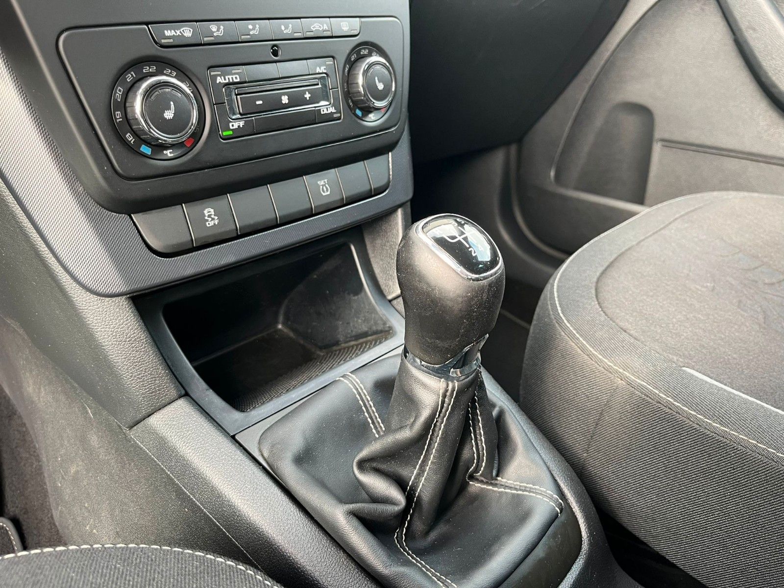 Fahrzeugabbildung SKODA Yeti 1.4TSI Adventure*1.Hand*Allwetter*