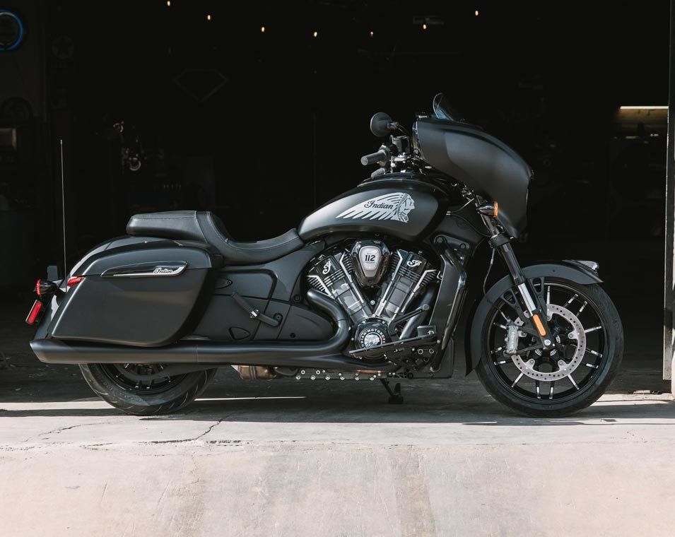 Fahrzeugabbildung Indian Chieftain Powerplus Dark Horse with 112 Package