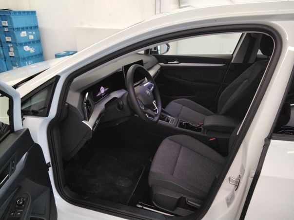 Fahrzeugabbildung Volkswagen Golf VIII TSI Life Standhzg. LED CarPlay AID ACC