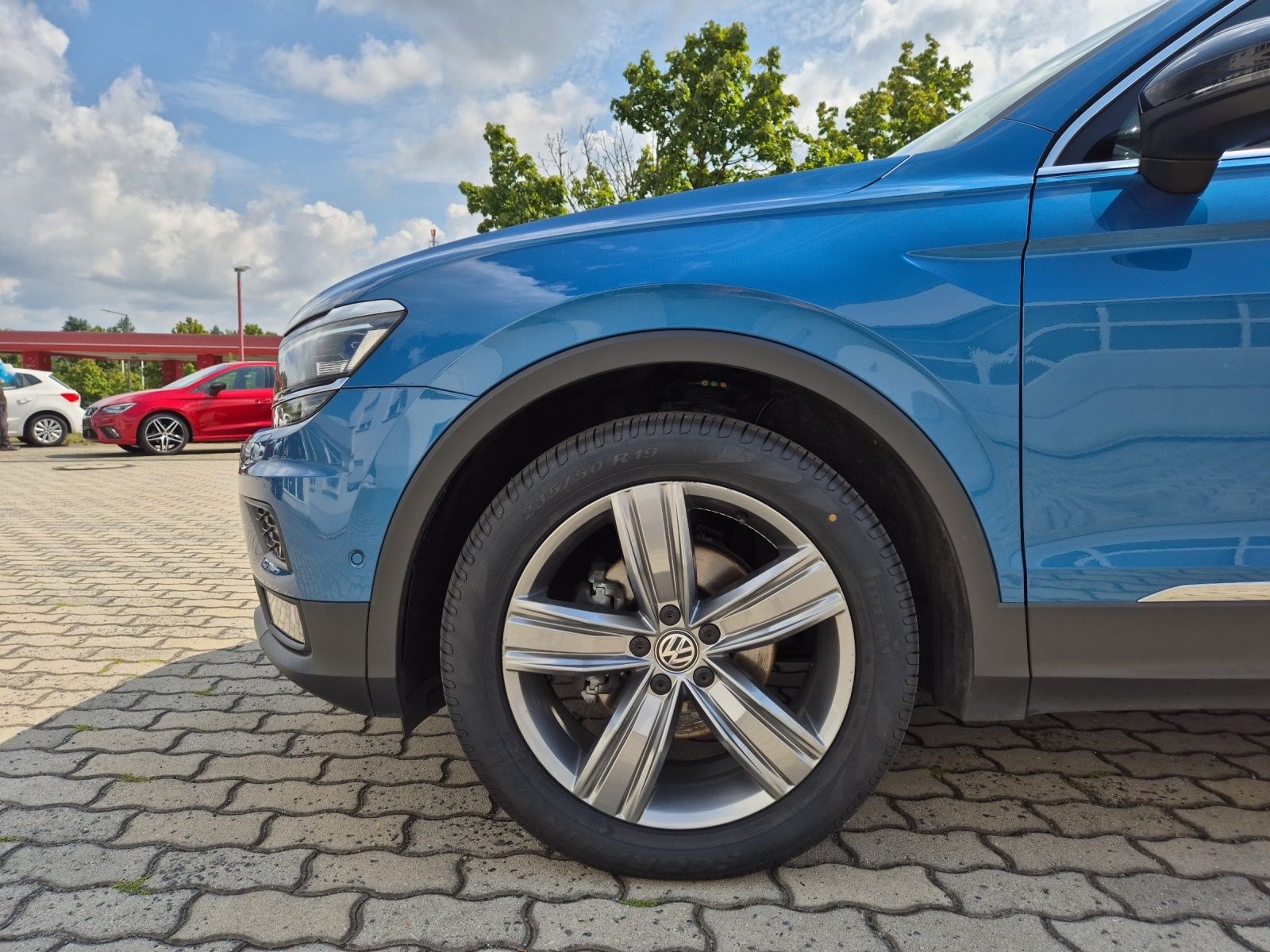 Fahrzeugabbildung Volkswagen Tiguan TDI IQ.Drive AHK PANO HUD ACC