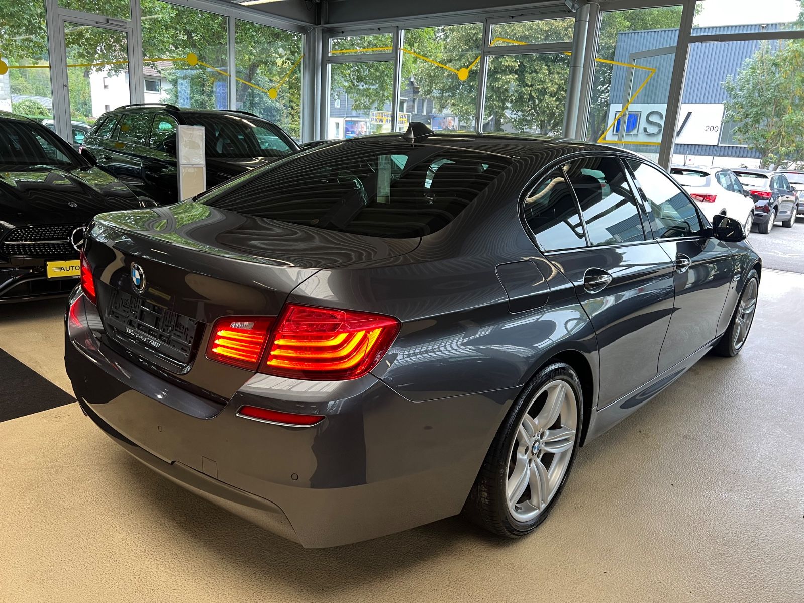 Fahrzeugabbildung BMW 530 5 Lim. M SPORT PAKET * LCI * HEAD-UP*