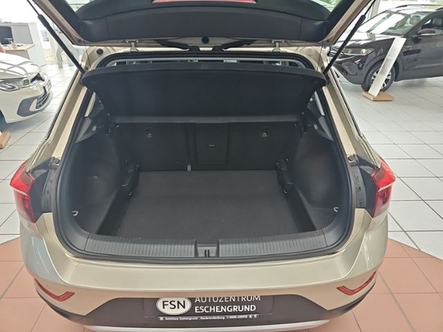 Fahrzeugabbildung Volkswagen T-Roc 1.5 TSI DSG Move AHK NAVI RFK SHZ