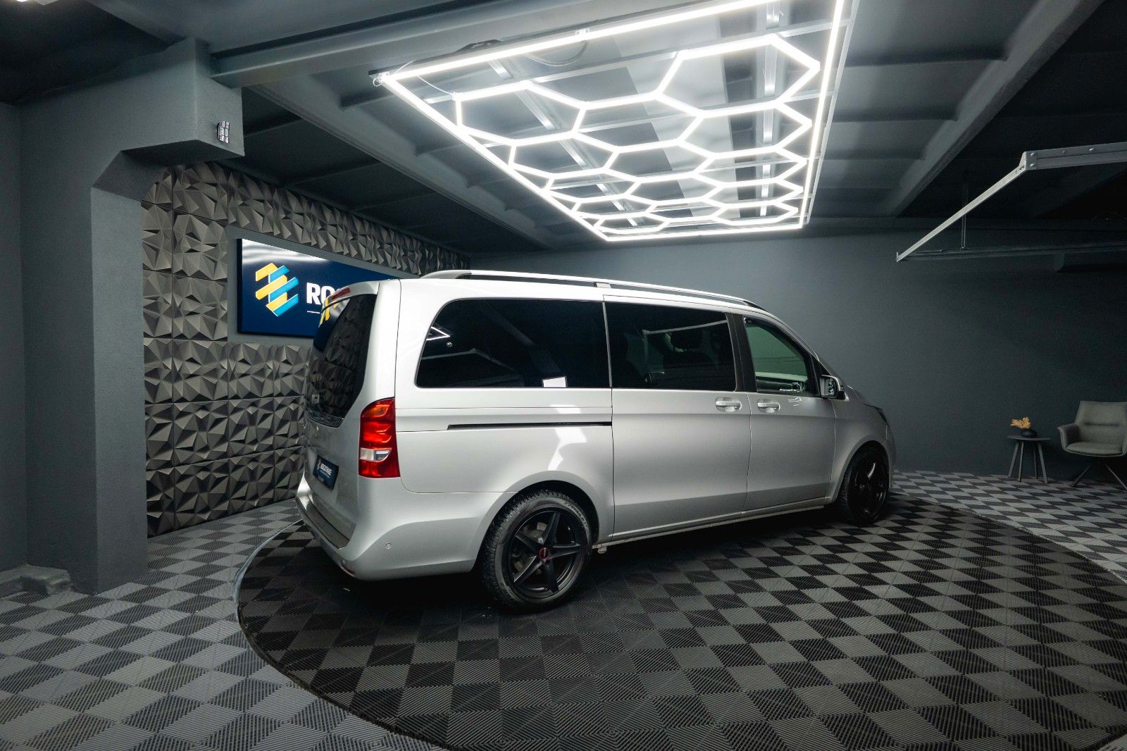 Fahrzeugabbildung Mercedes-Benz V 220 CDI EDITION Sport lang *ACC*DAB*6 Sitze*