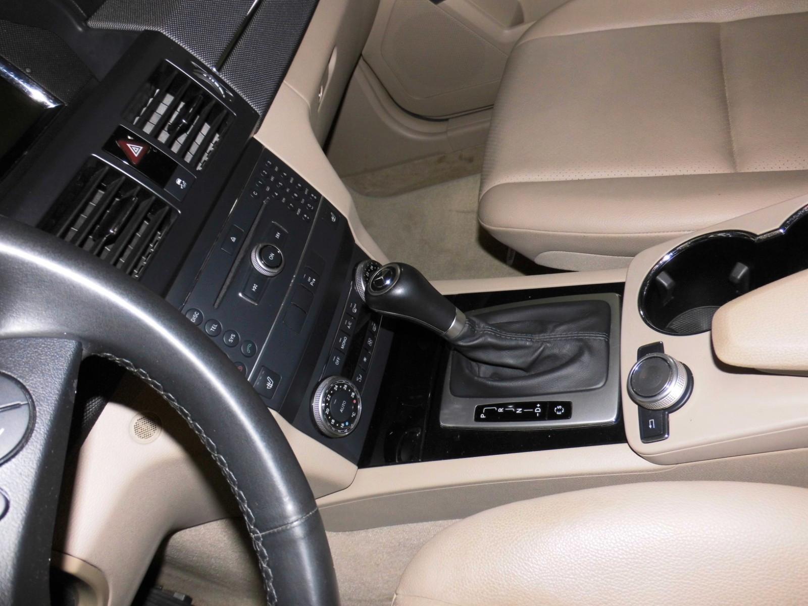 Mercedes-Benz GLK250 2010 — photo 16