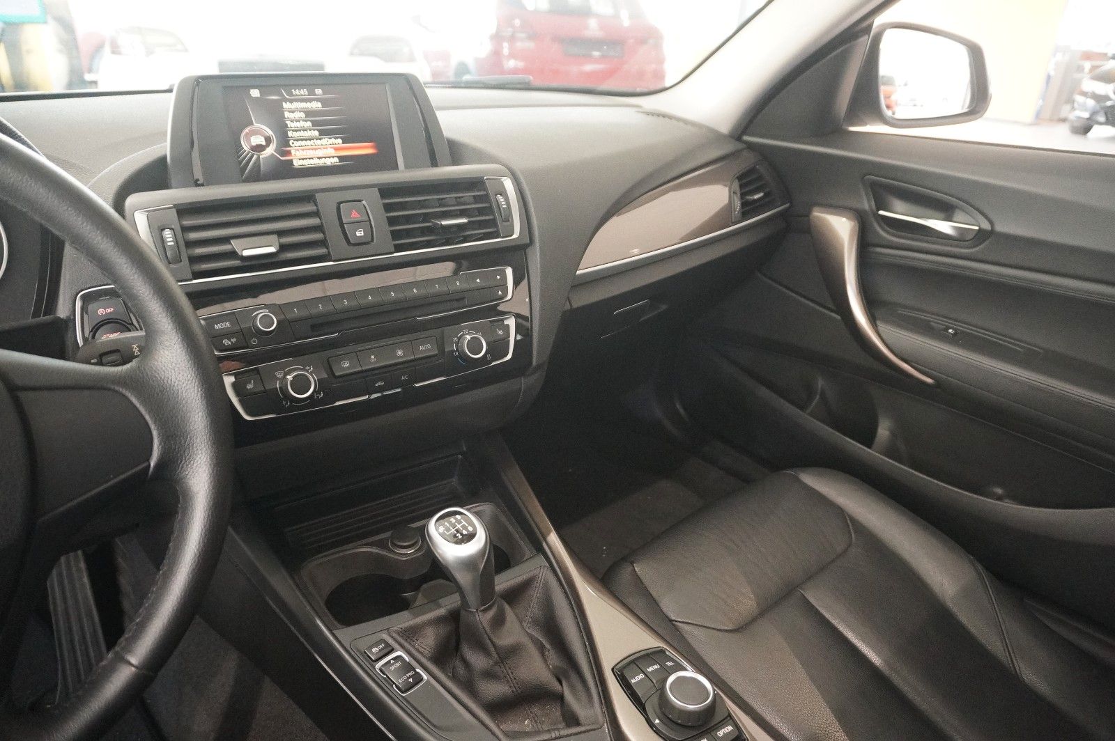 Fahrzeugabbildung BMW 220i COUPE SPORT LEDER/SHZ/PDC/USB/SCHIEBEDACH
