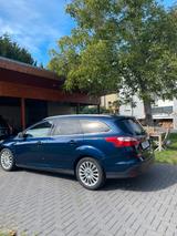 Ford Focus Titanium TÜV Service Zahnriemen NEU - Ford Focus aus 2012: Titanium