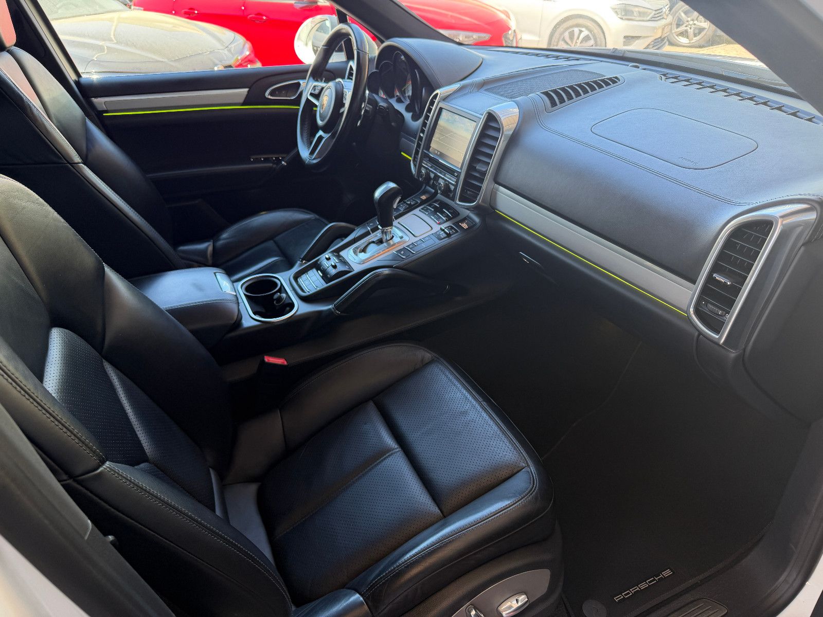 Fahrzeugabbildung Porsche Cayenne /LED/S-DACH/21"ALU/NAVI/LEDER/KAMERA