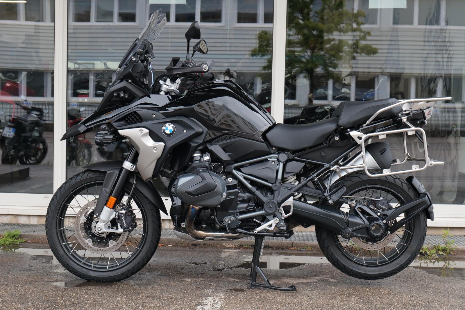 BMW R1250 GS Triple Black mit ALU-Kofferhalter