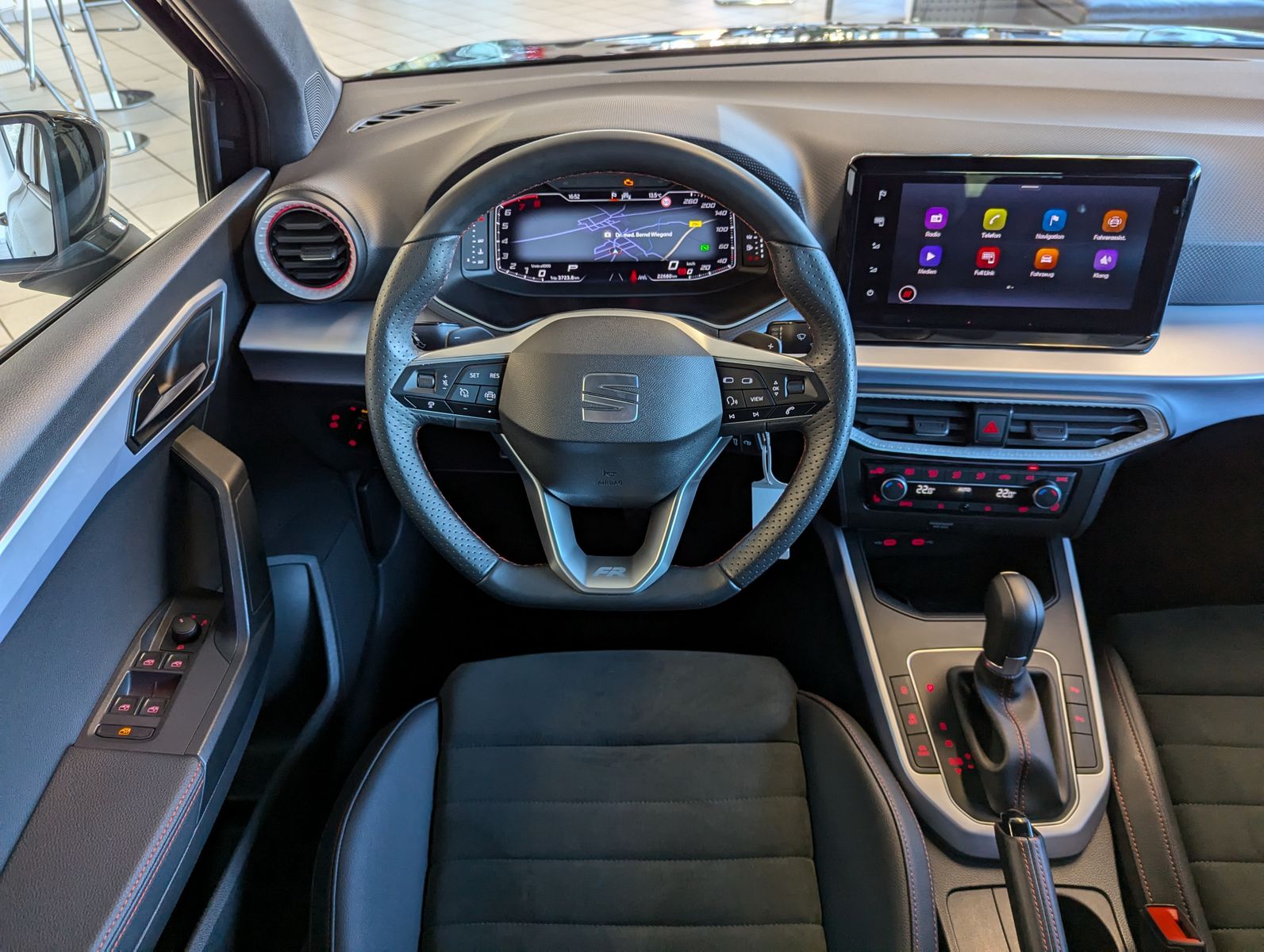Fahrzeugabbildung SEAT Arona 1.5 TSI DSG FR LED ACC Cam Dinamica AHK 18