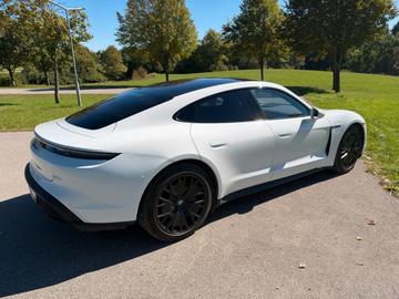 صورة 3 لـ 2020 Porsche TAYCAN
