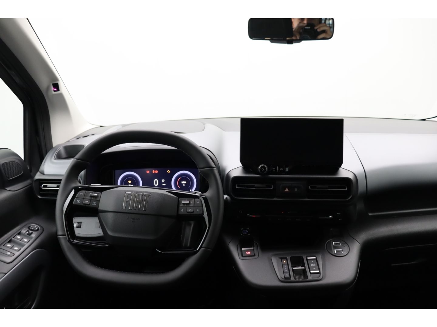 Fahrzeugabbildung Fiat Doblo Kombi L2 1.5 Diesel 96 kW Navigation