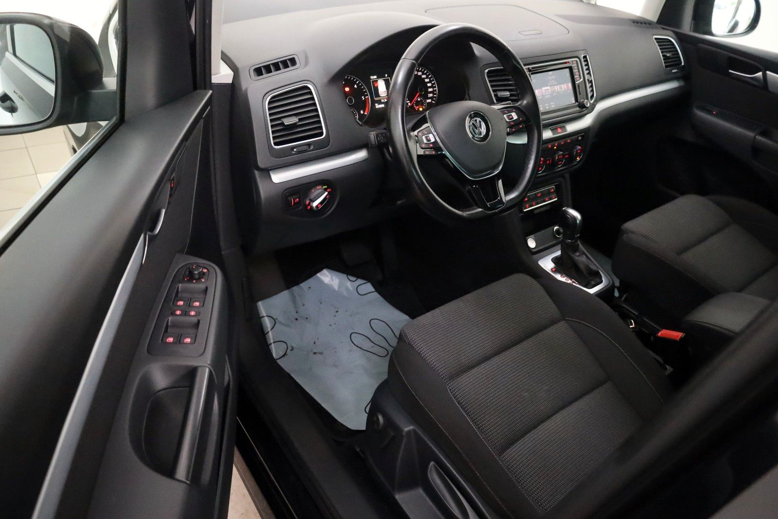 Fahrzeugabbildung Volkswagen Sharan Comfortline 7 Si,Navi,Xenon,SH,PDC,AHK el