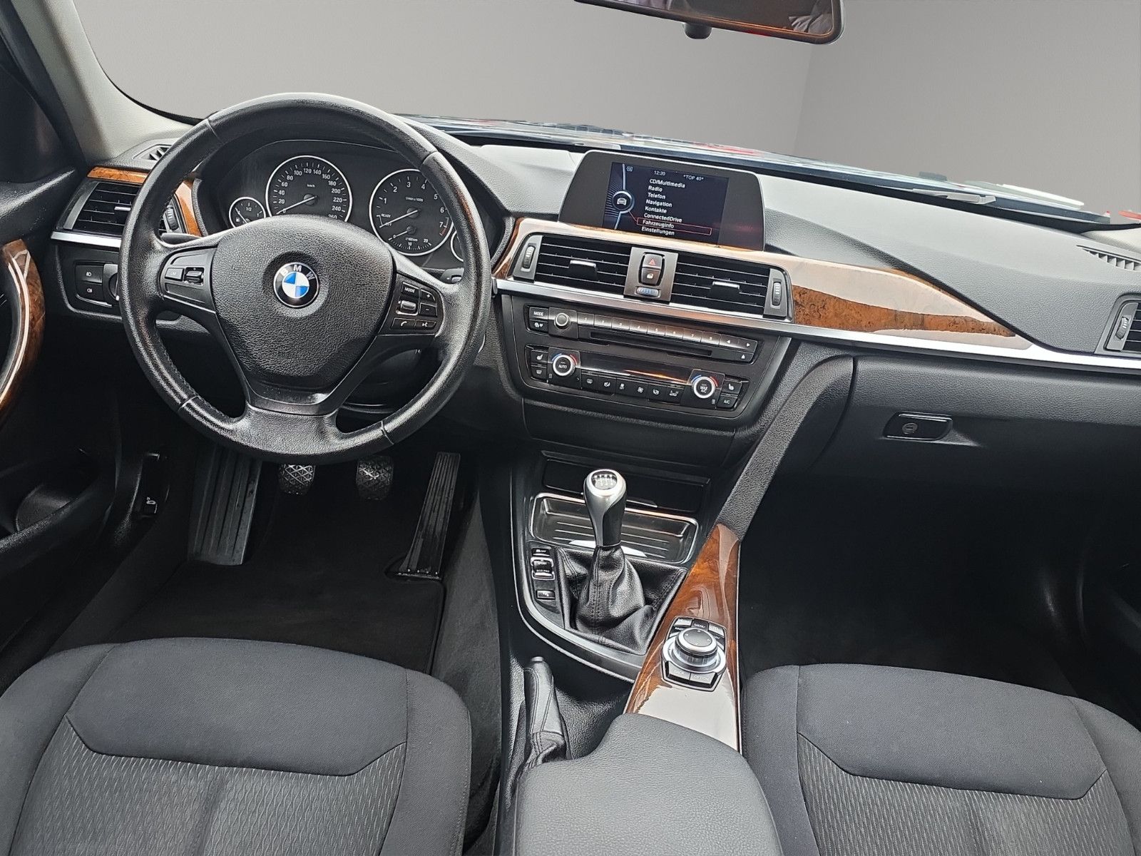 Fahrzeugabbildung BMW 320 i+NAVI BUSINES+PDC+SHZ