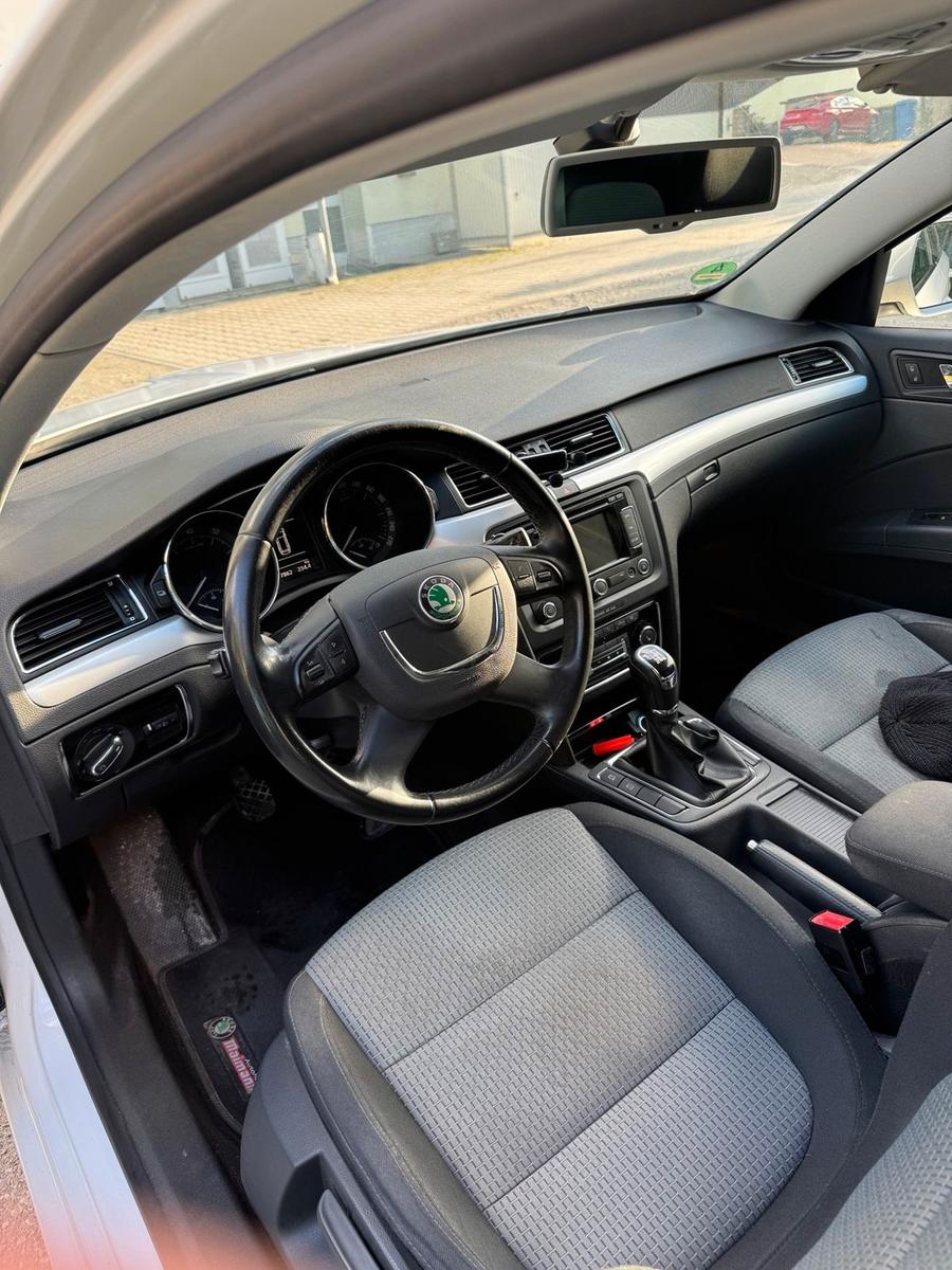 Skoda Superb 2011 — photo 10