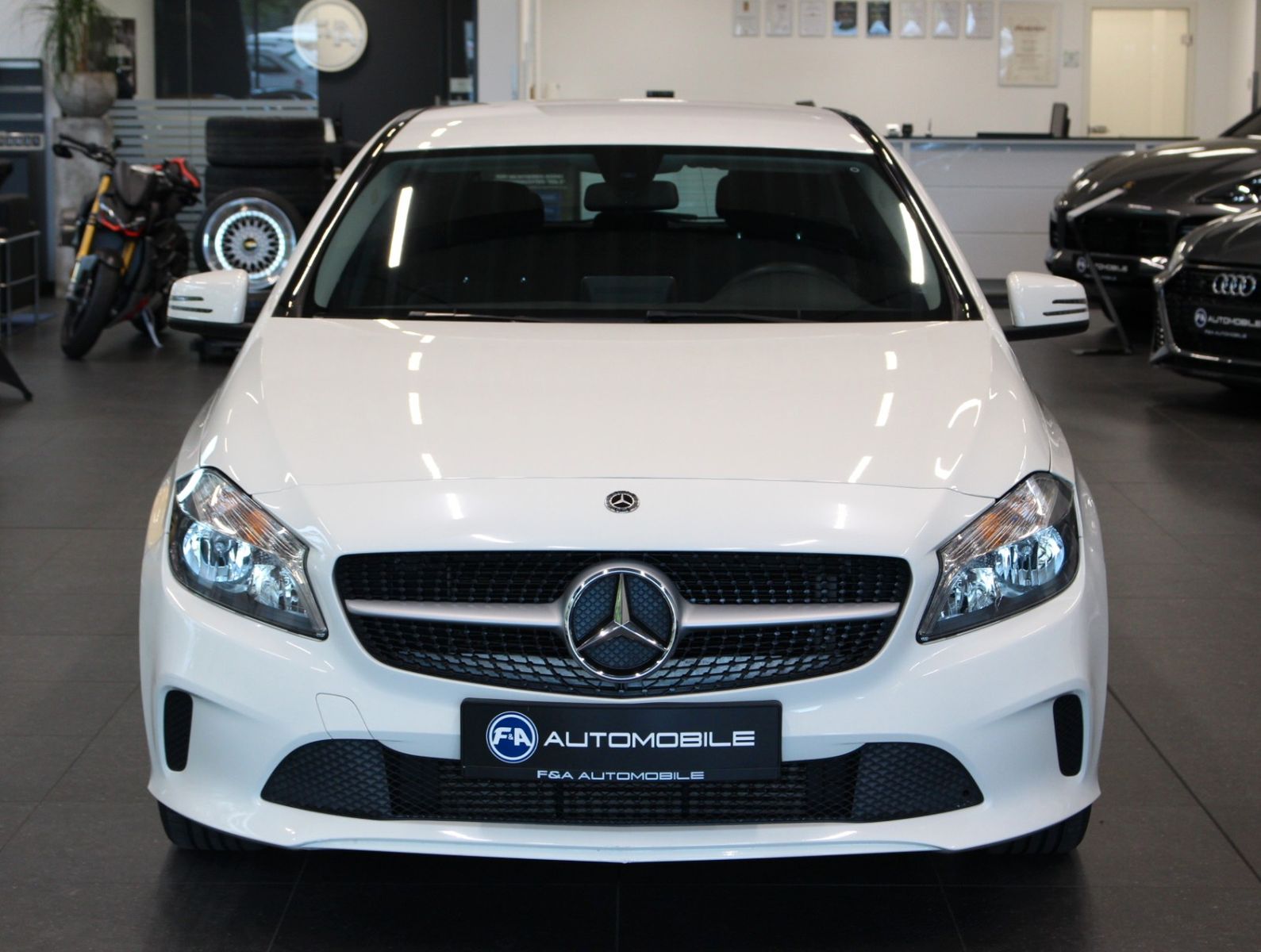 Fahrzeugabbildung Mercedes-Benz A 180 BlueEfficiency 2. Hand*